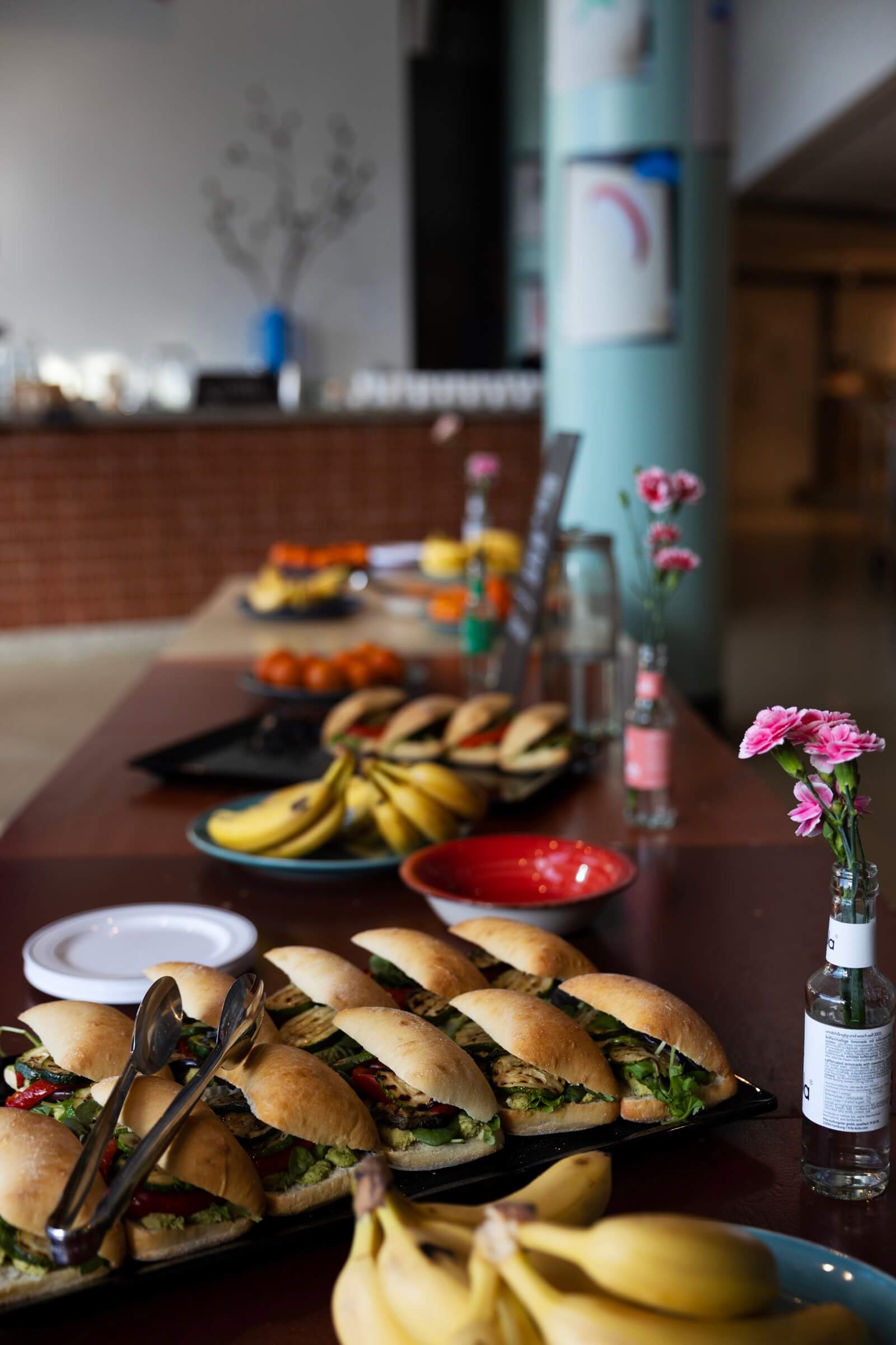 Lunch in Het Nieuwe Café. Photo Florine van Rees.