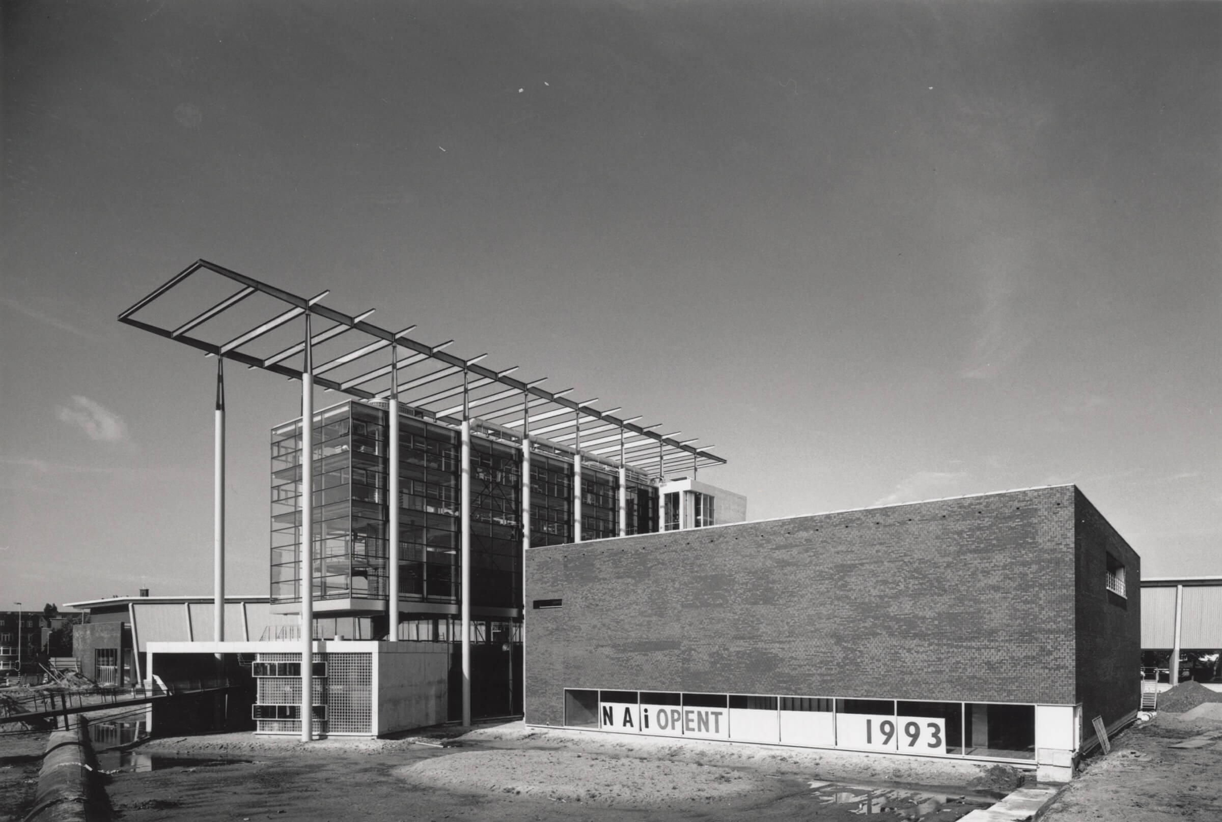 Het Nederlands Architectuurinstituut bij de oplevering in 1993. Foto Jannes Linders. Collectie Het Nieuwe Instituut, NAIN 3239.